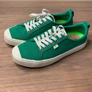 Cariuma OCA Low Top Green Canvas Sneakers Women's Sz 10 Men’s Sz 8.5